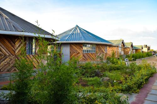 Rhino Cottages & Retreat