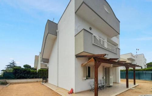 Cozy Home In Pulsano With Kitchen