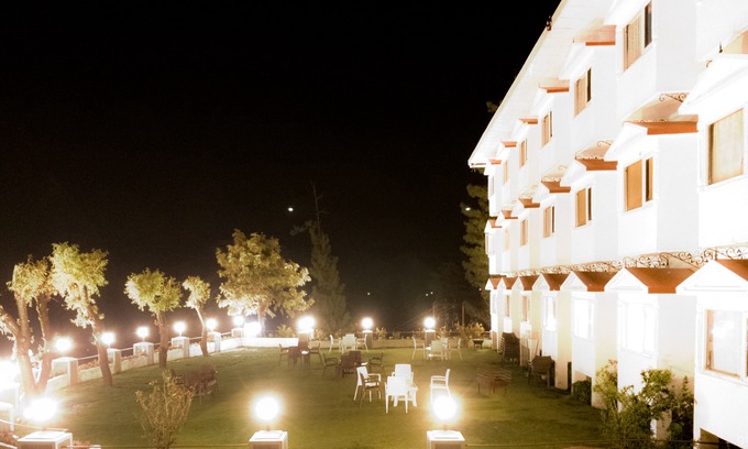 Baldeyan Hotel | Royal Jardin Whistling Pines Resort