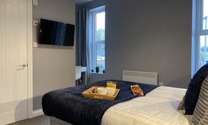 Flint Hotel | The North Wales Gathering - 9 Bedroom - EV Charging