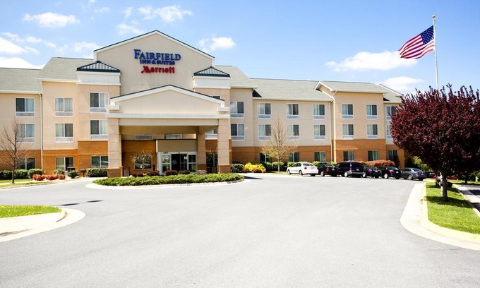 Winchester Hotel | Fairfield Inn and Suites by Marriott Winchester