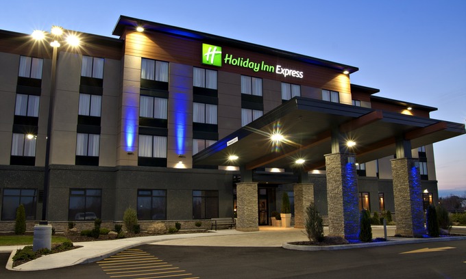 Pembroke Hotel | Holiday Inn Express Pembroke, an Ihg Hotel