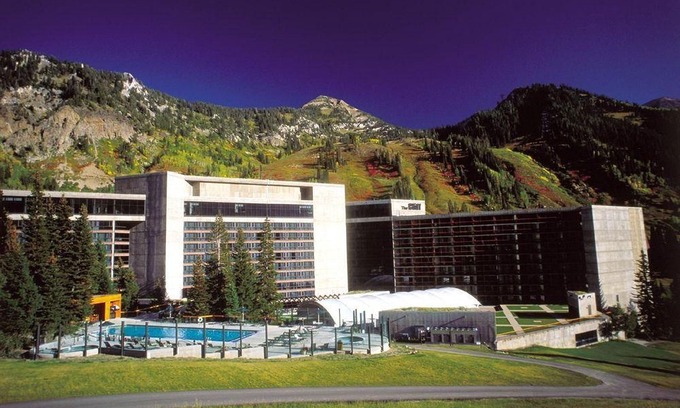 Salt Lake Mountain Resorts Hotel | The Cliff Lodge and Spa