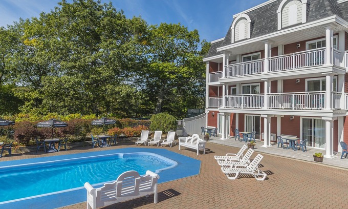 Fall River Hotel | Inn on The Lake, Ascend Hotel Collection