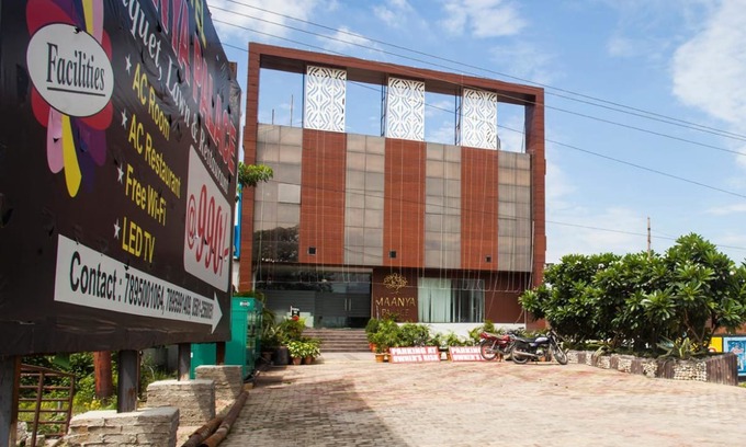 Bareilly Hotel | Maanya Palace