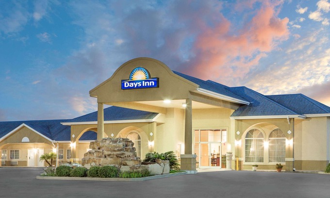 Robstown Hotel | Days Inn by Wyndham Robstown