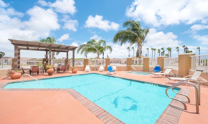 Aransas Pass Hotel | Microtel Inn & Suites by Wyndham Corpus Christi/Aransas Pass