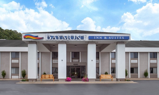 Grand Haven Hotel | Baymont by Wyndham Grand Haven