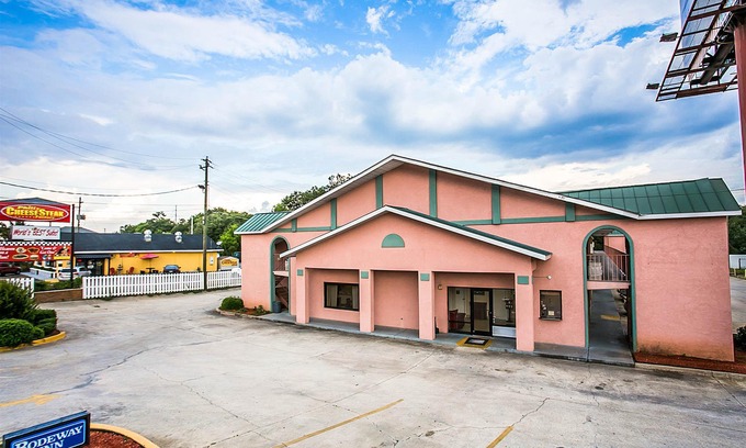 Gracewood Hotel | Rodeway Inn