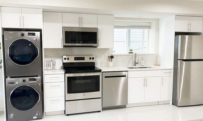 Port Coquitlam House | Newly Renovated Private Entrance Guest Suite - 2 bedroom
