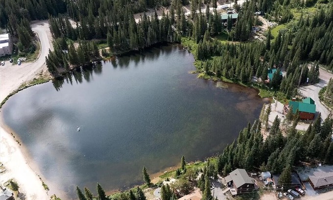 Saint Mary's Condo | MooseHaven Condo @ St. Mary's Glacier