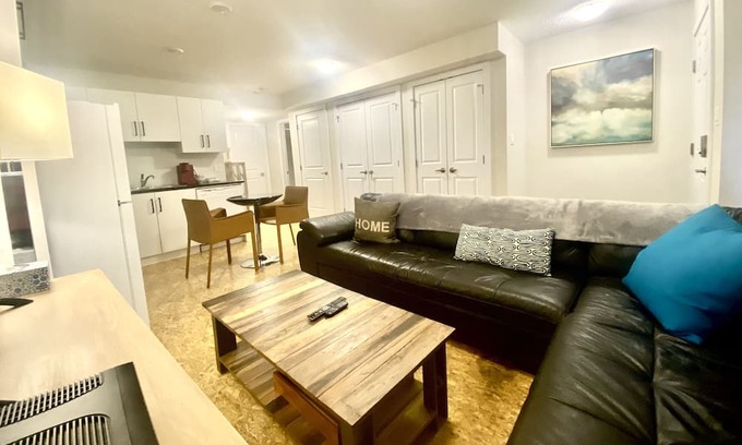 Fort Saskatchewan Condo | Stylish 1 bedroom suit in Fort Saskatchewan 4104
