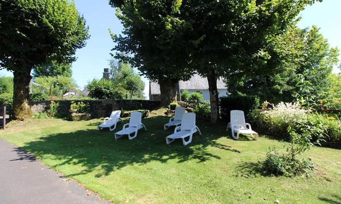 Saint-Bonnet-de-Salers Cottage | Gite Saint-Bonnet-de-Salers, 4 bedrooms, 8 persons