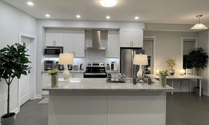 Markham House | Experience Unforgettable Luxury Markham Townhouse Exquisite 6-Bedroom Getaway