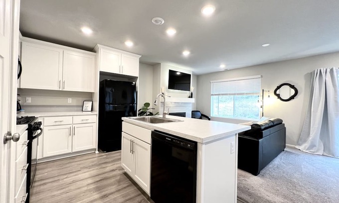 Forest Grove House | WFH Zen Den Near McMenamins