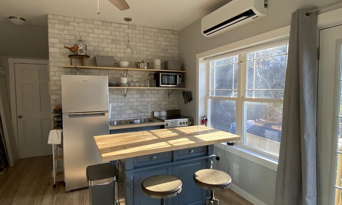 Wallingford Apartment | Private & Modern Apartment near ski resorts