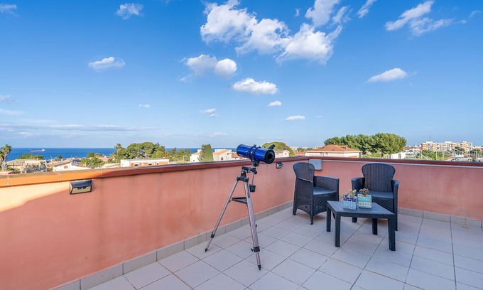 Tiche Apartment | Apartment 'Appartamento A Ficu Pala Siracusa' with Sea View, Wi-Fi and Air Conditioning