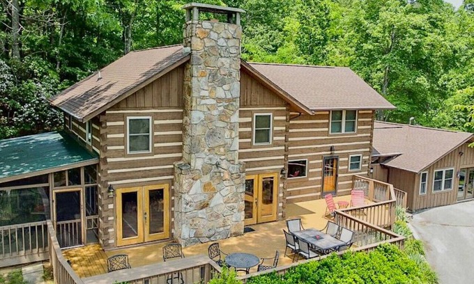Chalet Village Cabin | The Whittier Cabin 4 Bed Cabin Amazing Views