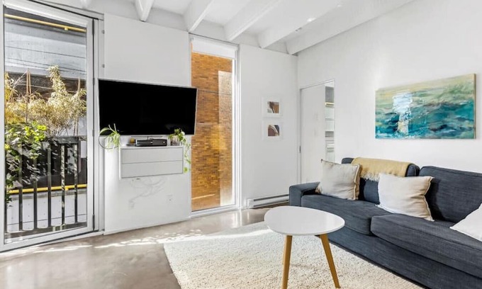 Chinatown Apartment | The Zen Loft: Shared Rooftop Bliss with City Views