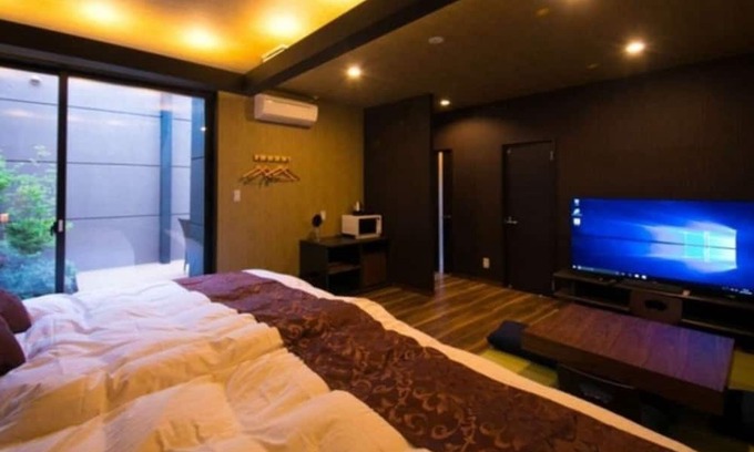 Oita House | Twin bed Tatami Onsen outdoor rock bath / Oita Ōita