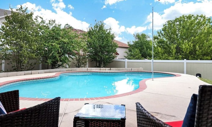 Live Oak House | This house is a 5 bedroom(s), 2.5 bathrooms, located in Live Oak, TX.