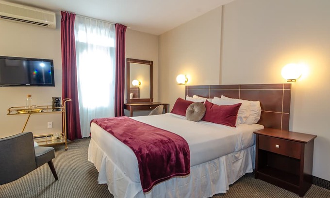 Sainte-Marie House | Spa for Couple in Romantic Room at Hotel Boutique