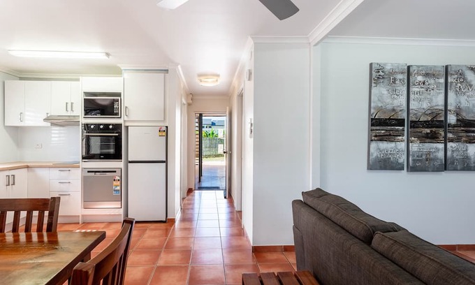 Barlows Hill Apartment | One bedroom beachfront apartment