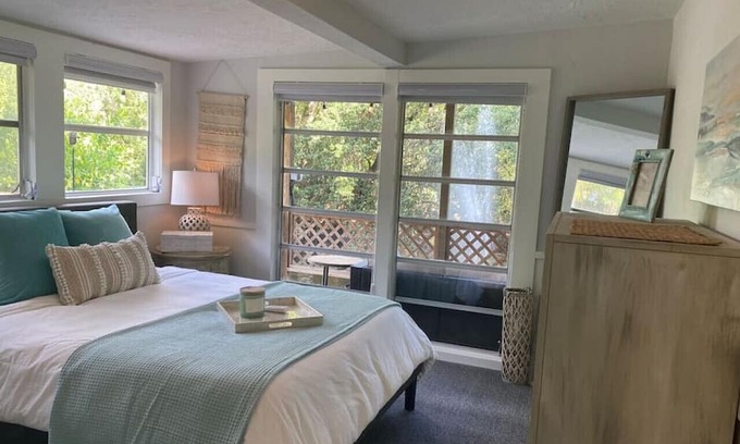 South Sarasota House | Siesta key Guest House 5 star on the water Private