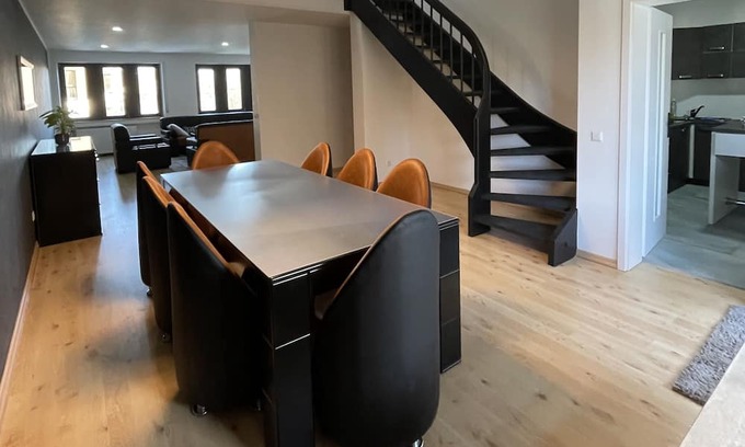 Oos Apartment | MMM: Maisonette, minimalist, modern, >8 guests