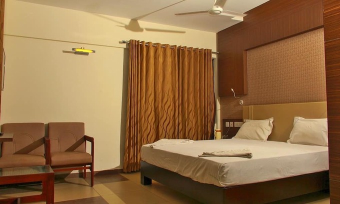 Madurai Main House | Calm Stay West Tower Of Meenakshi Amman Temple