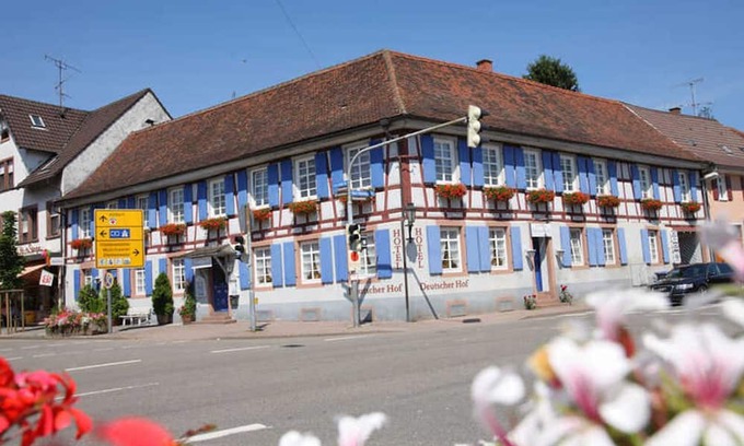 Ettenheim Cottage | Quadruple Room D with WC and shower - Hotel Deutscher Hof