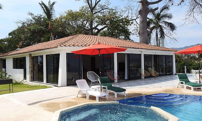 Las Playas Villa | En exclusiva zona, Cómoda y Hermosa Residencia