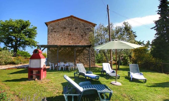 Radicondoli Apartment | Isolated building in the green, Tuscan