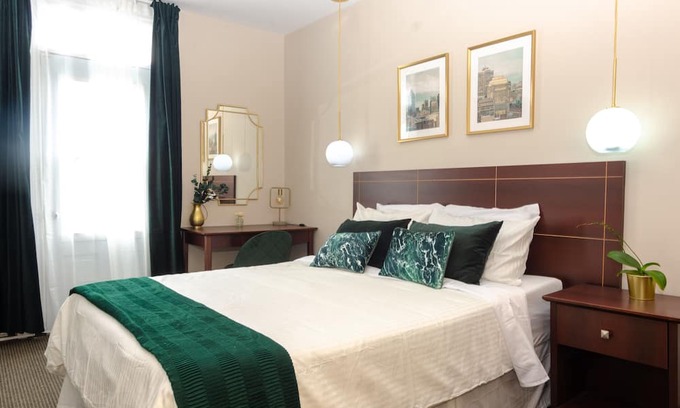 Sainte-Marie House | Jet Spa for Couples in Romantic Room at Boutique Hotel in the Village