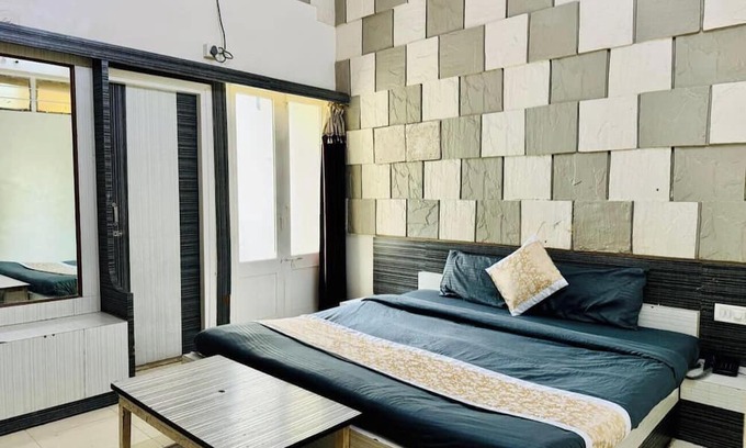 Amravati Hotel | Hotel Neelam