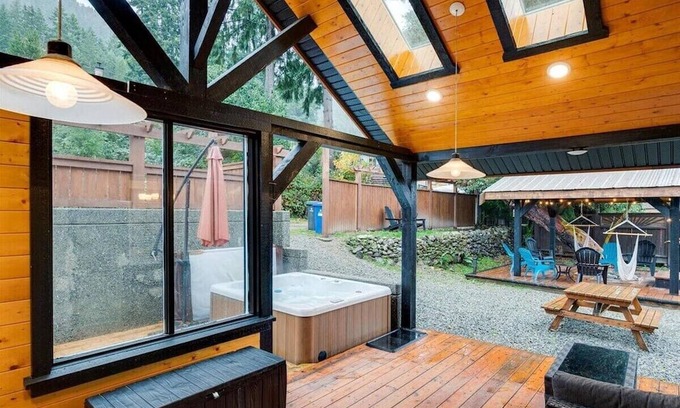Youbou Cottage | Arbutus Cottage
