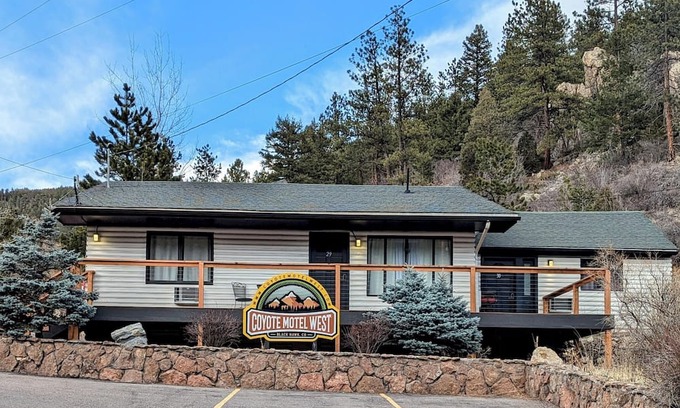 Black Hawk Hotel | Coyote Motel West