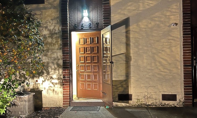 Reynoldsburg Condo | Cozy 2-bedroom 3 queen bed, condo with WiFi, AC in amazing Reynoldsburg