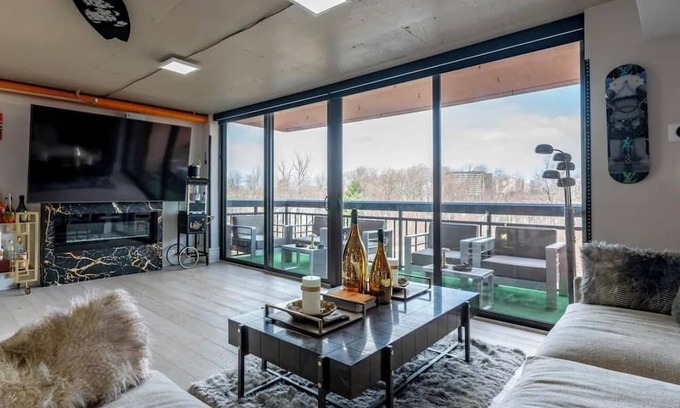 Dunn Loring Condo | Centrally Located Luxury Modern 2 Bed 2 Bath Condo in the Heart of Tysons!