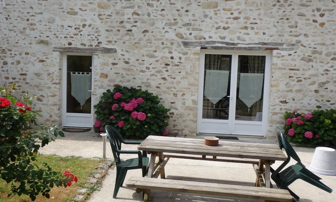 Arnouville-les-Mantes Cottage | Gite Arnouville-lès-Mantes, 3 bedrooms, 4 persons