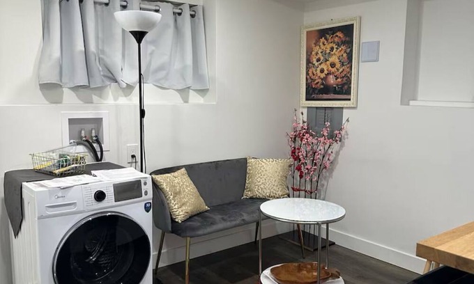 Sunset House | Private bath/bedroom/living room suite. 13 mins walking distance from Skytrain