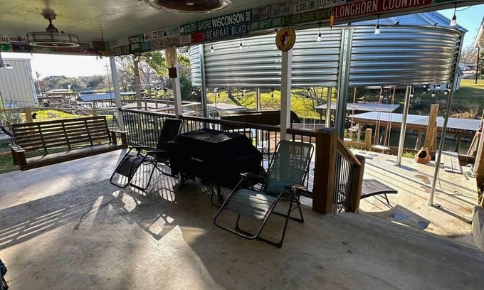 West Livingston Cottage | Serene Lakefront Getaway | Boathouse | Kayaks | Gazebo with Swings