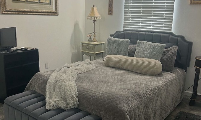 Joplin Condo | Elegant, Quiet Homey Apartment