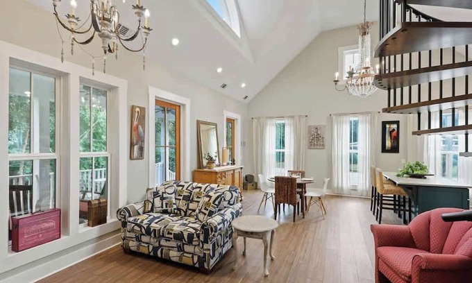 Isle of Hope Historic District House | New! Isle of Hope Coastal Cottage Near Downtown