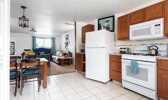 Wyoming Apartment | Charming 2-bedroom apartment with AC/Heating, WiFi in delightful Wyoming