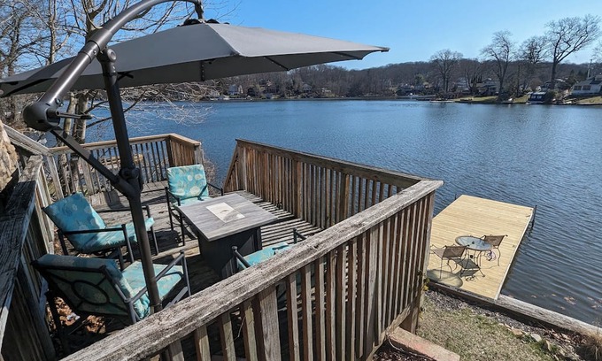 Hopatcong House | Peaceful Lakefront Home in no-wake zone