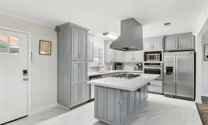 Lakeview  Jefferson County House | Spacious 3-Bedroom Home with Ample Parking