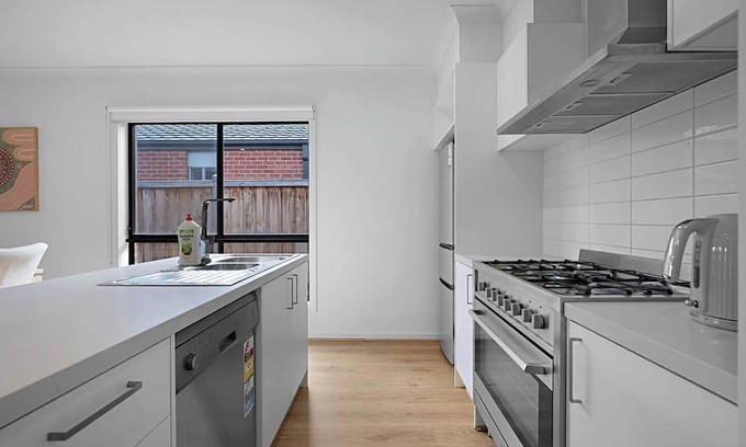 Melton South House | Stylish & Perfect for Relaxation