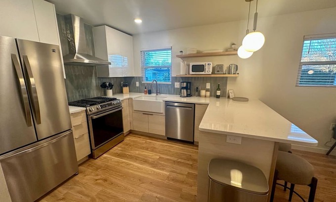 Abilene House | Mid-Mod Marvel - A 3 Bed/2 Bath Mid-century Home in SW Abilene