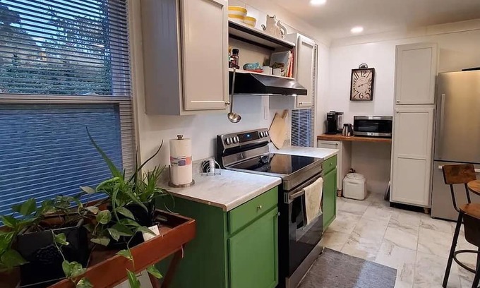 Vevay House | "The Little House on Pike"nCharming 2-bedroom house in wonderful Vevay.